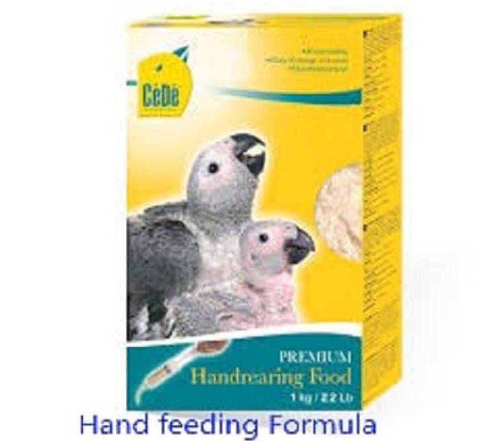 Cede premium hand nearing food for birds