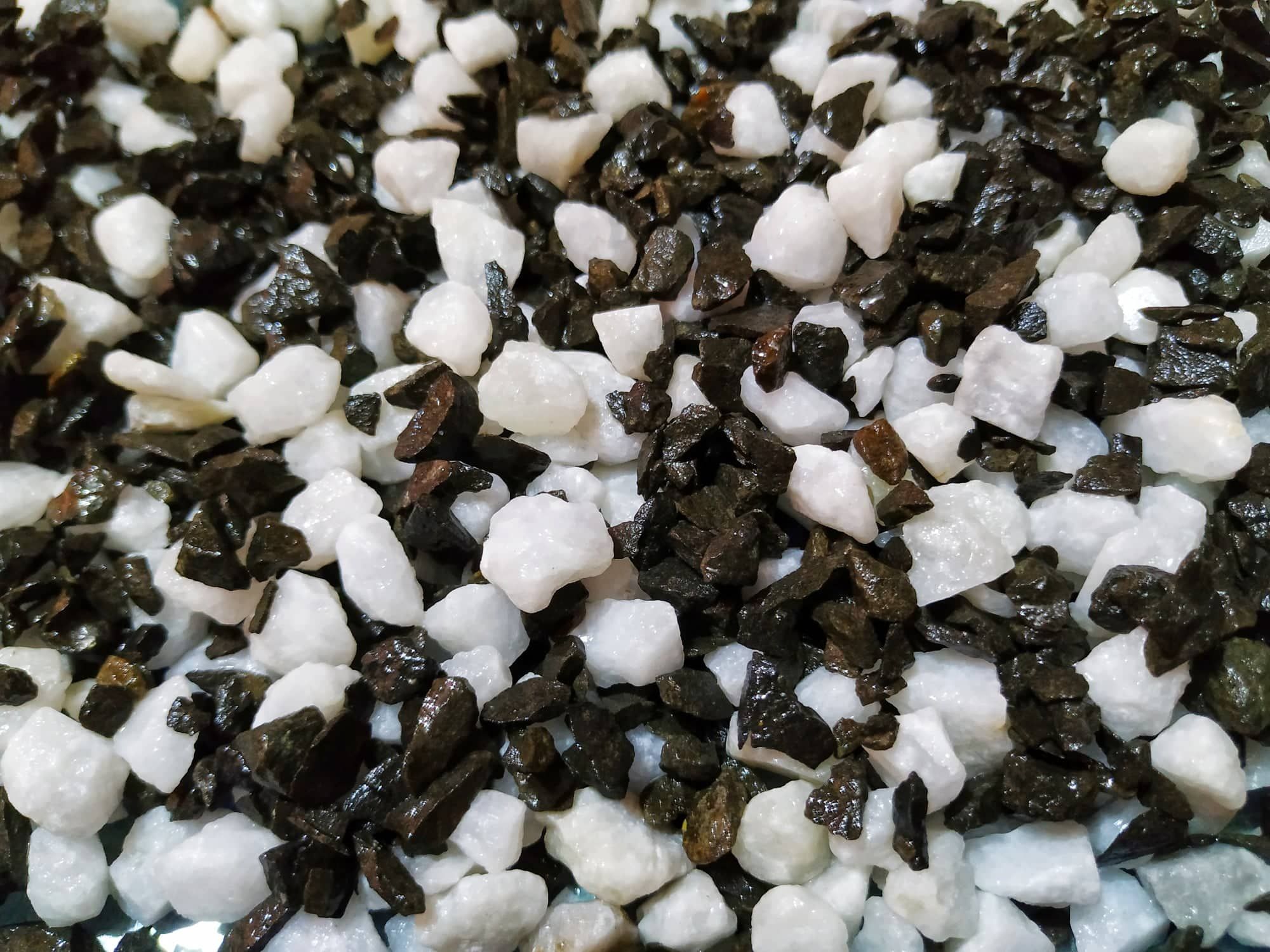 White & Black Mixed Color Stone 1Kg For Aquarium, Gardens, Cactus Pot, Bamboo Plants, Bonsai Trees Decoration