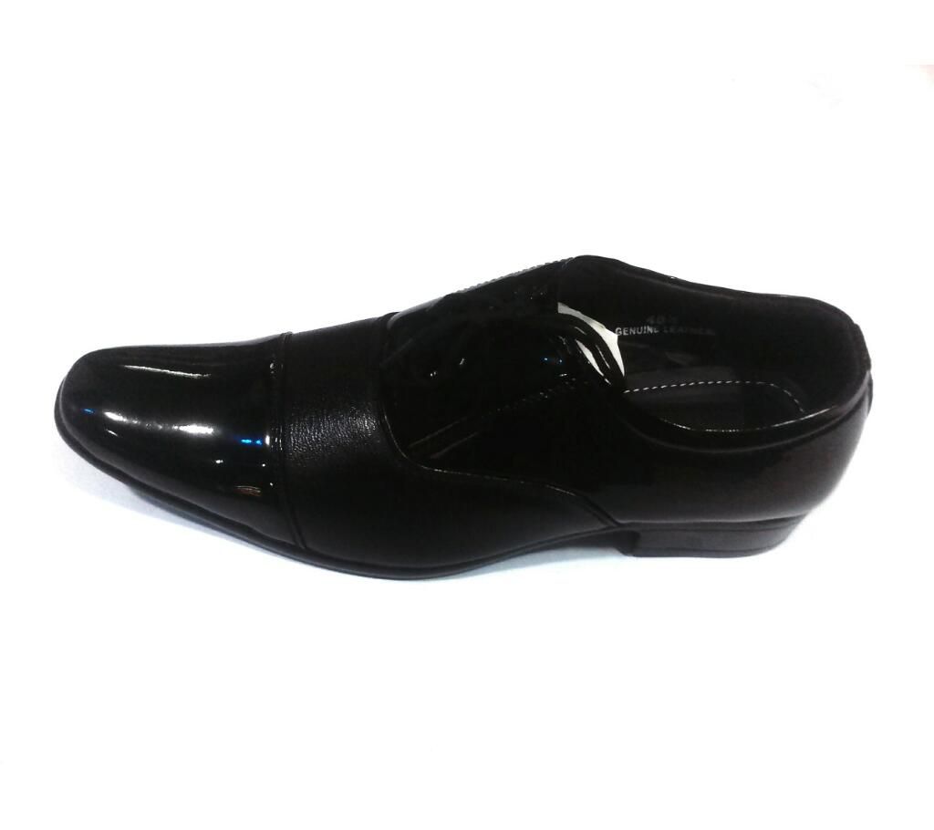 Leather lace shoes