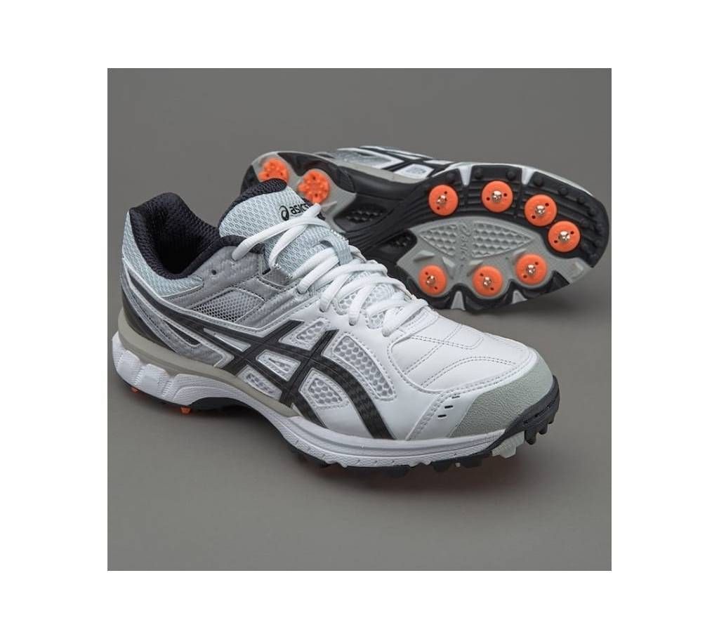 Asics not out 200 cricket spike shoe.