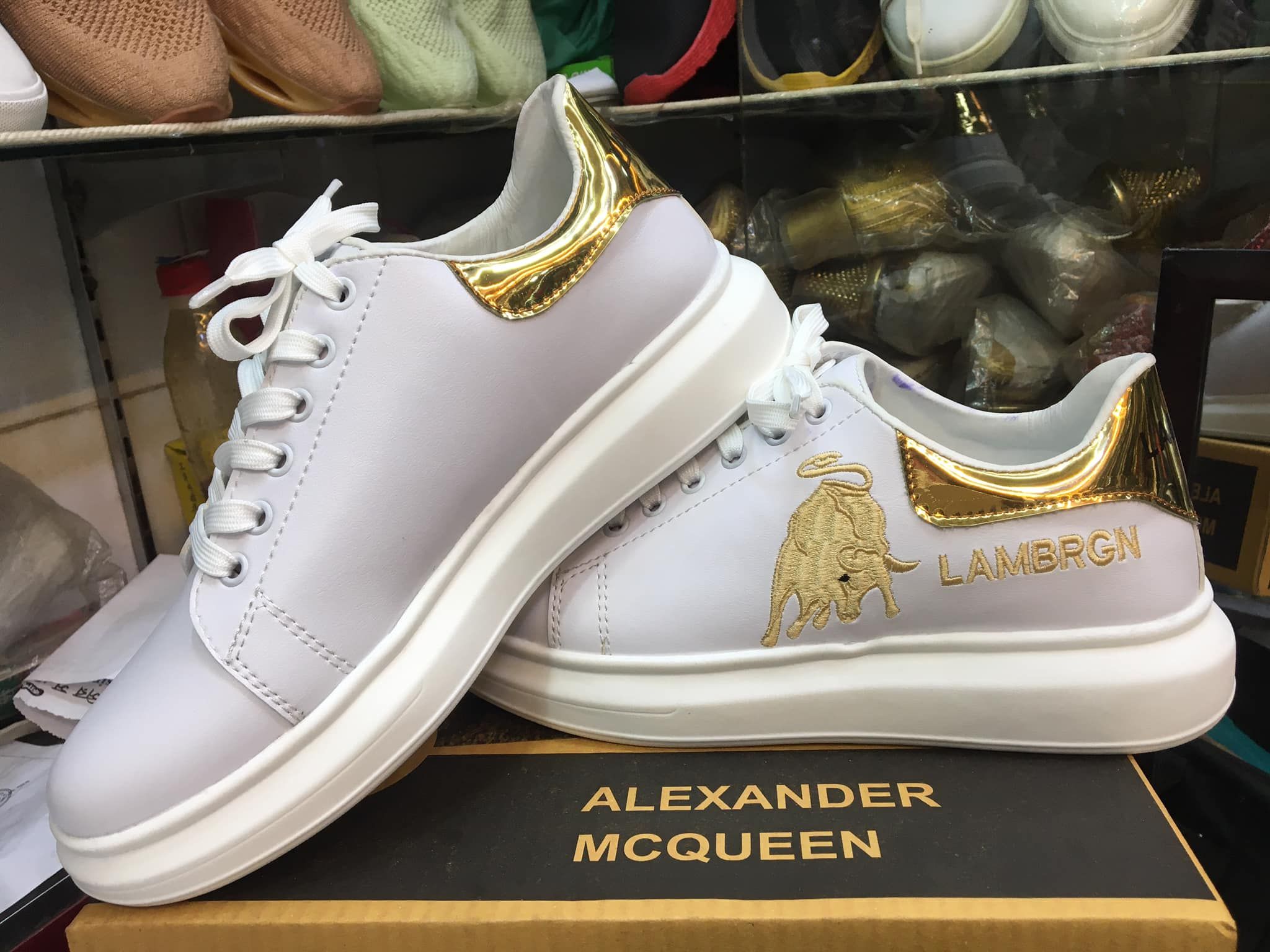New Collection  Stylish and Fashionable Exclusive Sneakers Converse for men