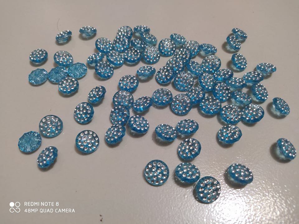 Button (12 pics 70 tk)