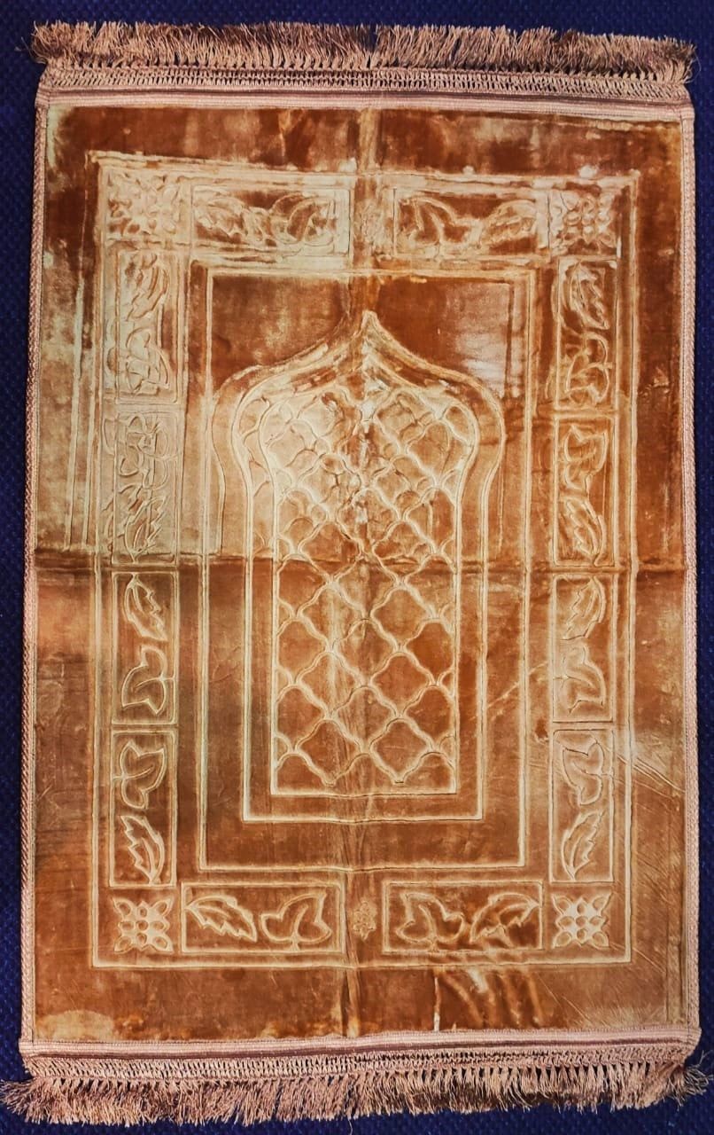Prayer Janamaj/Mosla/Jaynamaj Muslim Rug Mat Mokhmal Silk Gold Color Made In Saudi Arabia