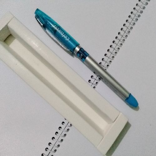Gift pen, 0.5 mm Specail Gel pen, Black and Blue colour.