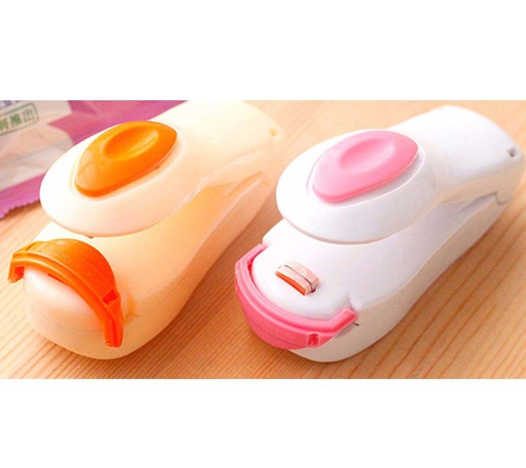 Plastic heat sealing machine