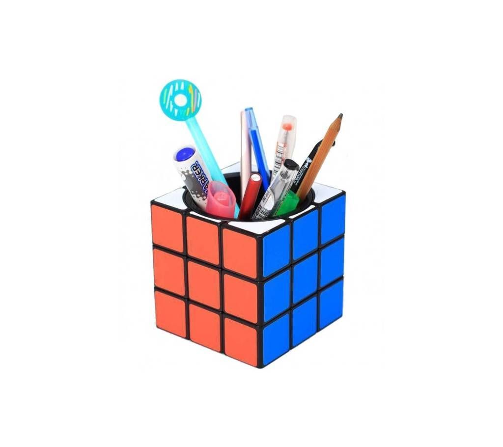 Rubicks cube shape pen holder