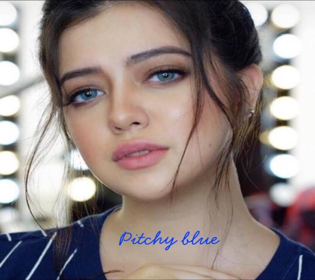 Pitchy Blue contact lens for women