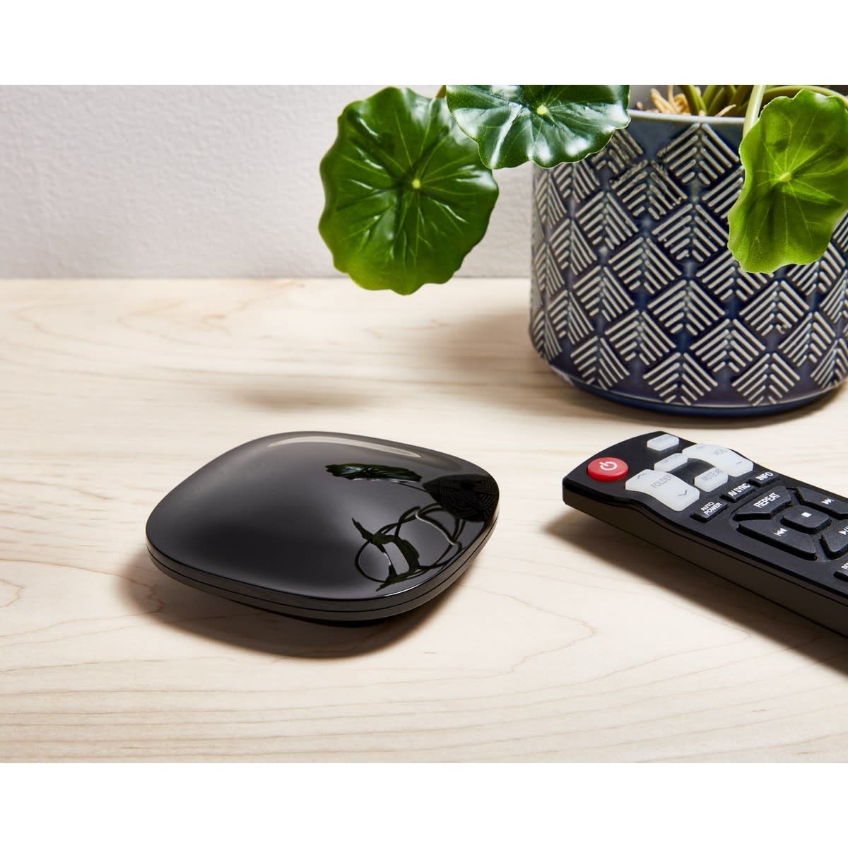 Mirabella Genio Wi-Fi Smart IR Universal Remote Controller