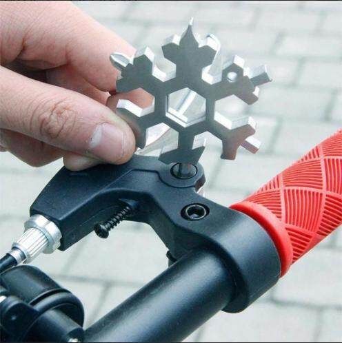 18 In 1 Snowflake Multi Pocket Tool Keychain Spanner Hex Wrench Multifunction Screwdriver Multipurpose Camp Survive Outdoor Hike -Multiple colour