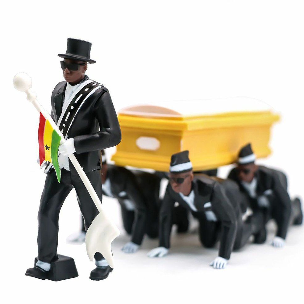 MA Black Man Lift The Coffins Garage Kit Collection Figure For Halloween Gift Black Man Carrying Coffin 10Cm Doll-Kneeling multicolor
