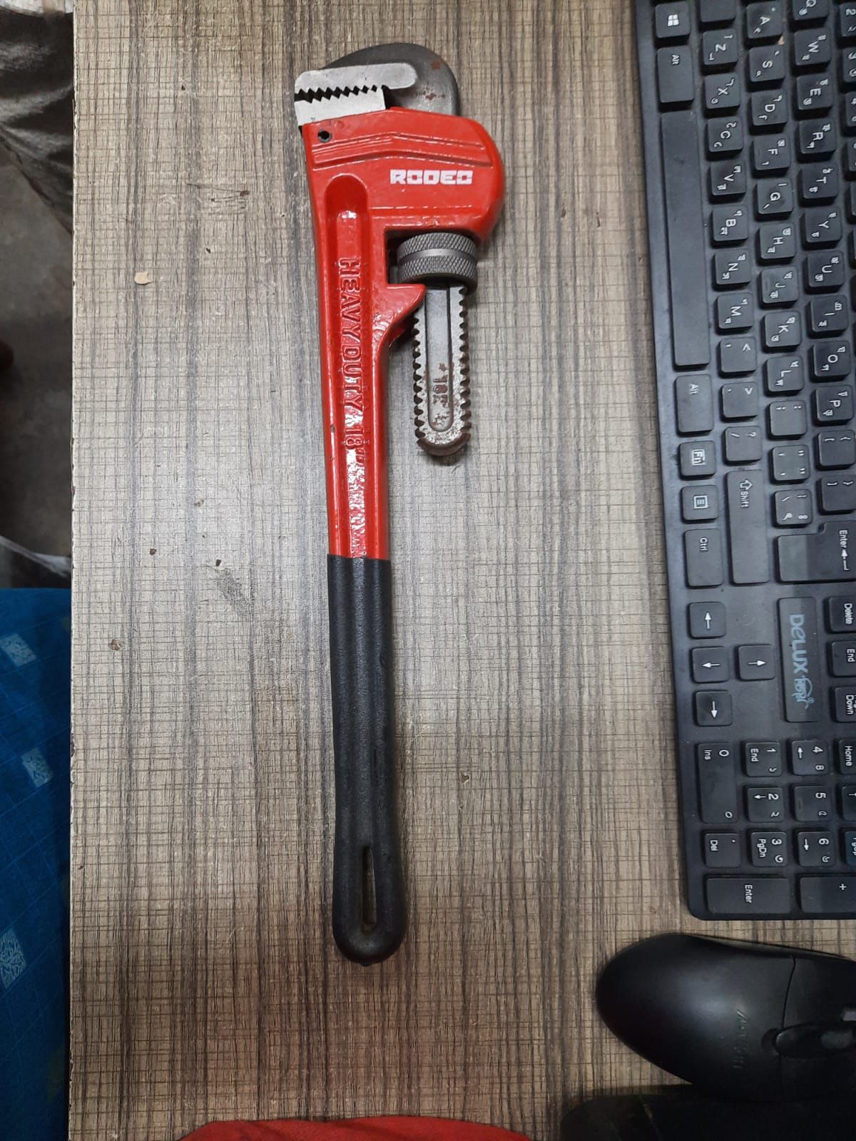 Pipe Wrench 18-Inch Heavy Duty / Adjustable Plumbing Wrench 450mm RODIO Brand as a pictur