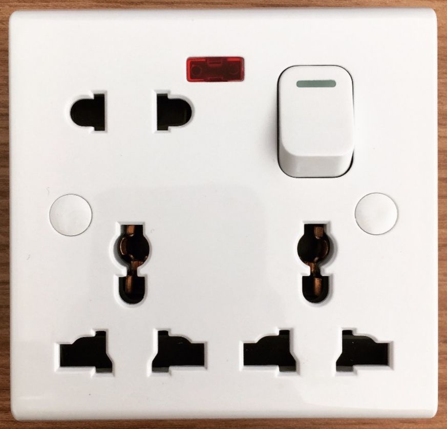 Electric 8 Pin Multi Socket with Indicator