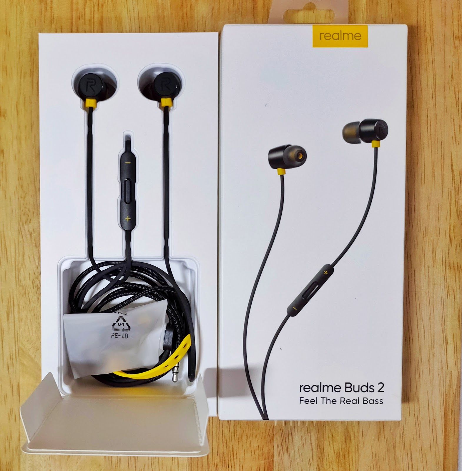 realme Buds 2 Wired in Ear Earphones with Mic (Black)