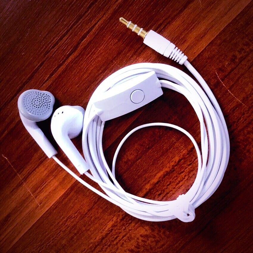 New Samsung Earphone with Microphone And powerful base Wired Earphone  White