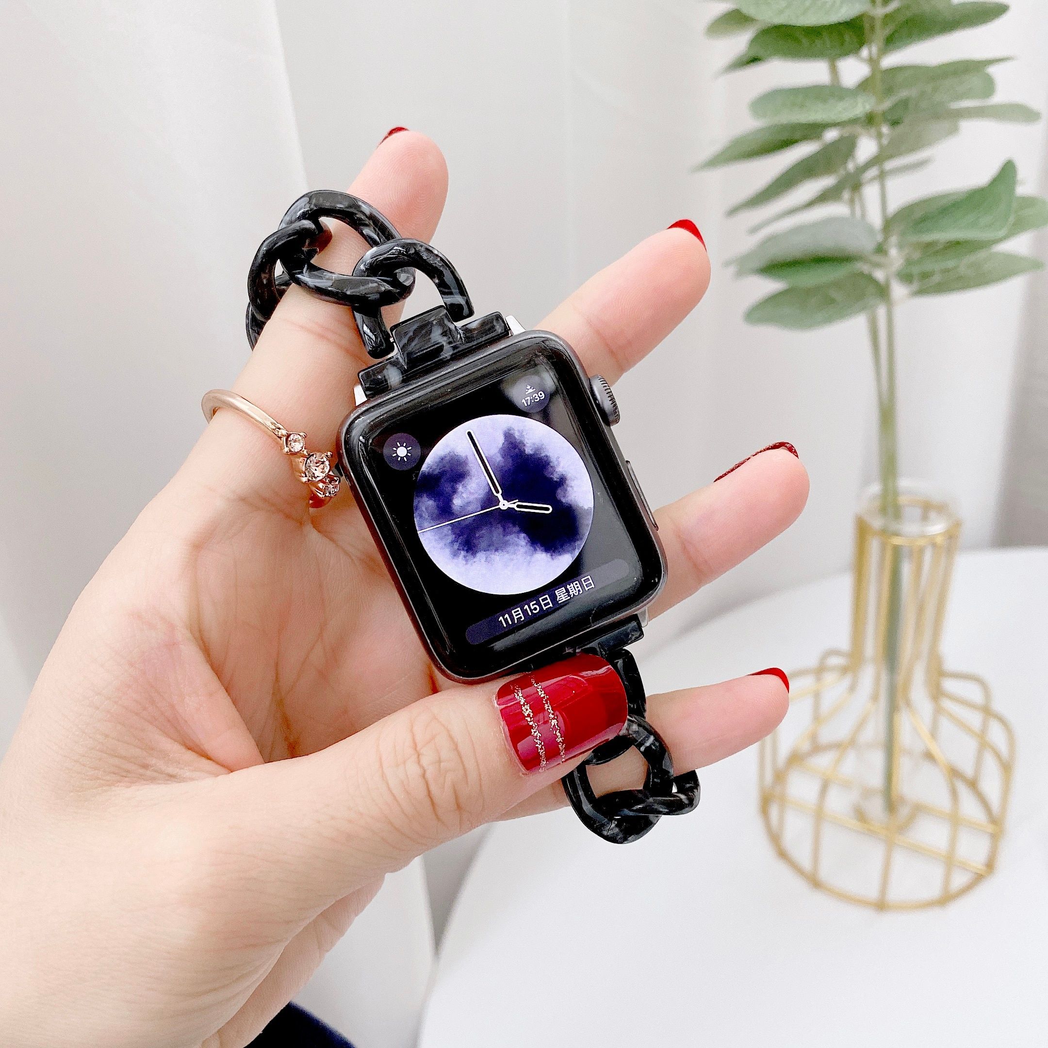 Fashion Women Watchband for Apple Watch Series 5 4 3 SE 6 Band 40mm 44mm Metal Bracelet for IWatch 38mm 42mm Chain Resin Strap