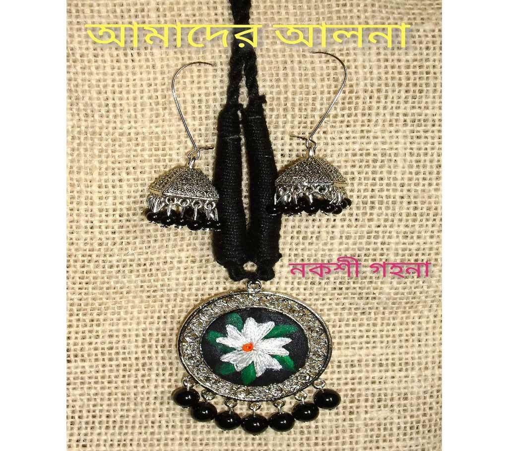 Shiuly Flower Pendants with Earrings