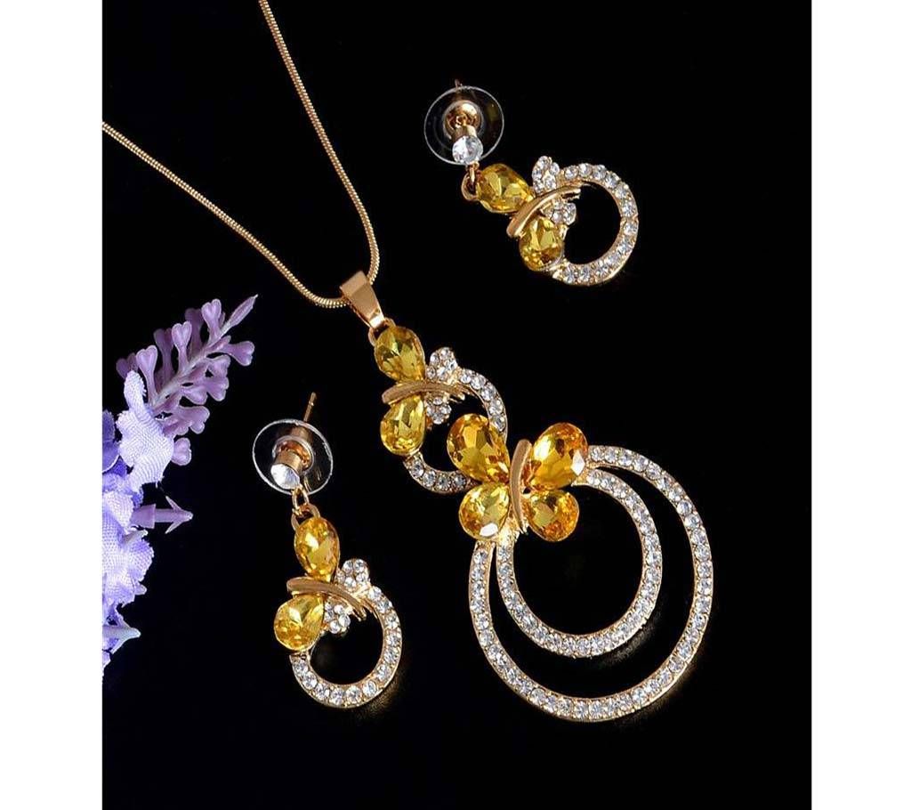 Gold Chain Pendant Necklace