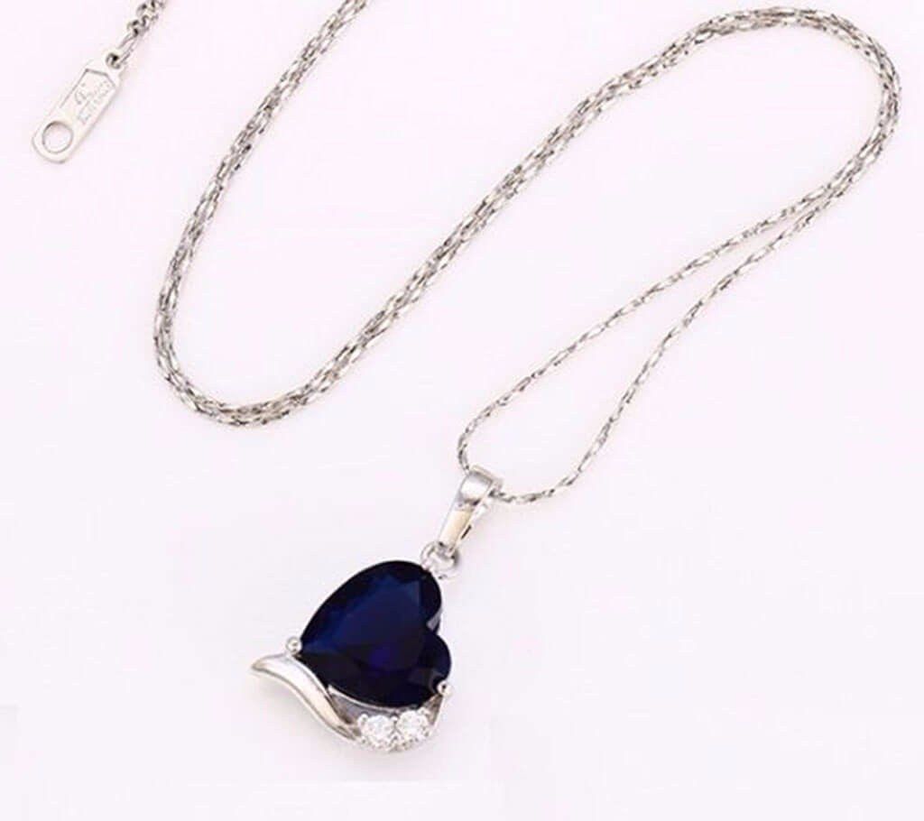 Black Stone Setting Heart Shaped Pendant