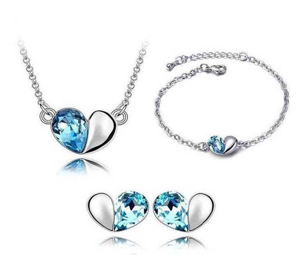 Heart shaped drop pendant set