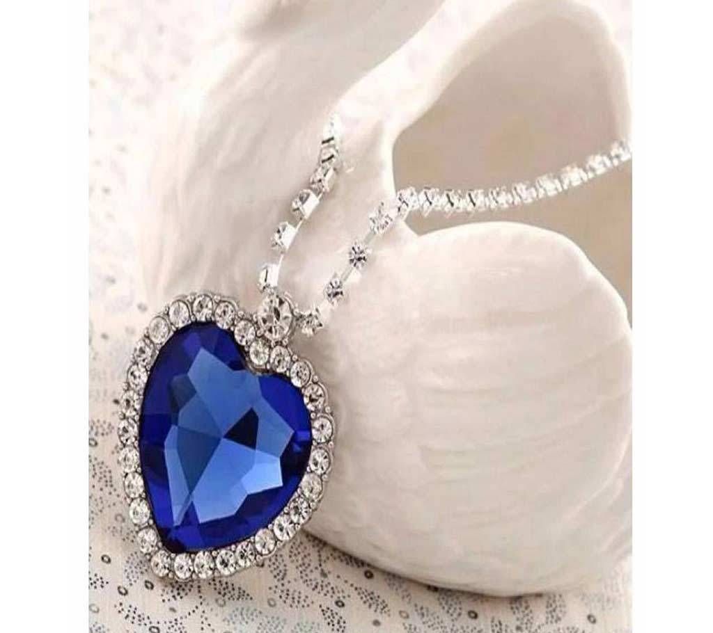 Valentine Titanic heart-shaped pendant set 