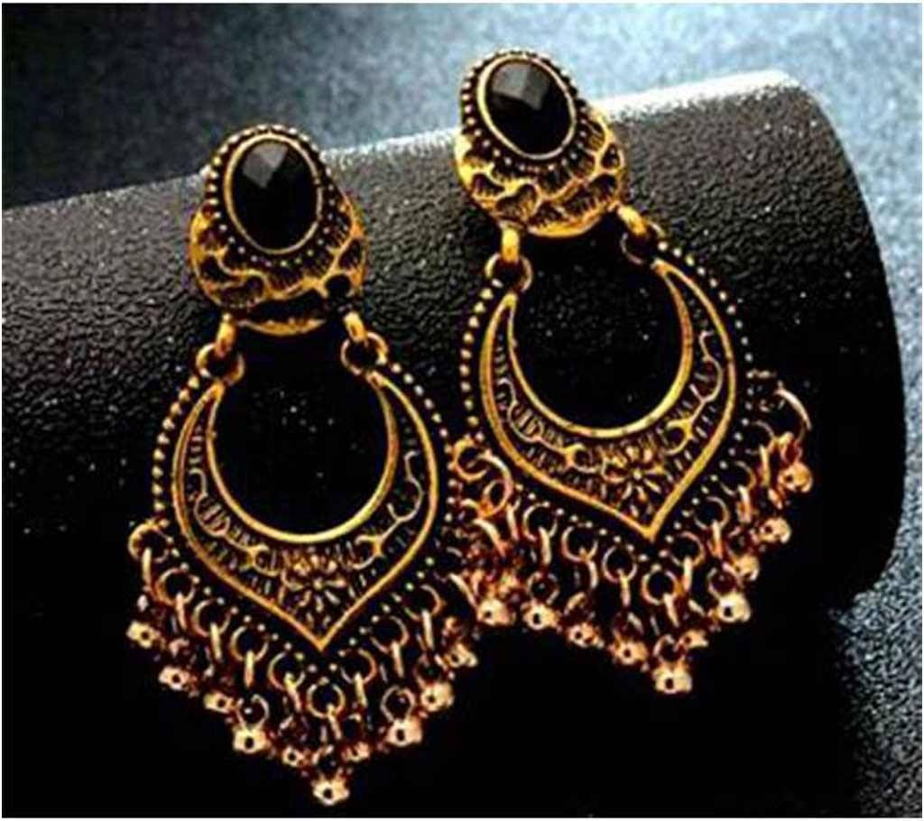 Ladies Black Stone Setting Earring
