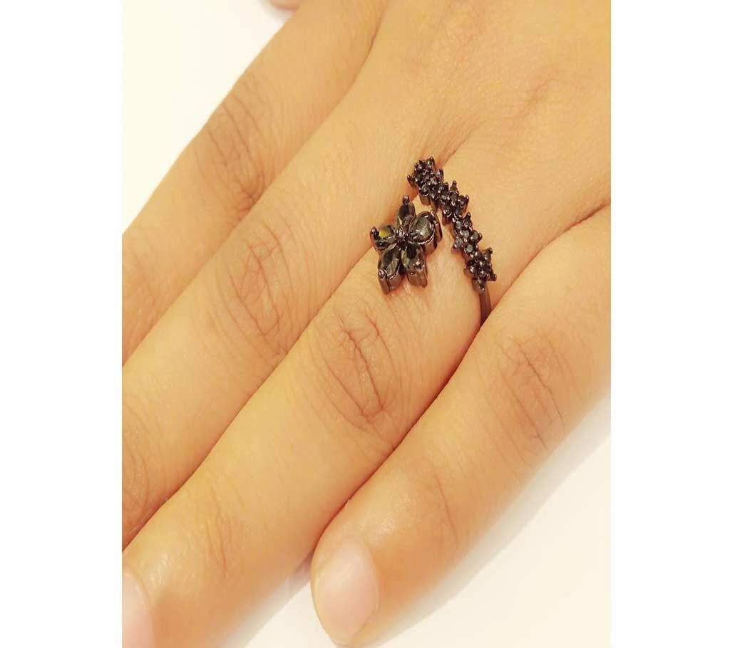 Black Diamond Cut Stone Adjustable Finger Ring