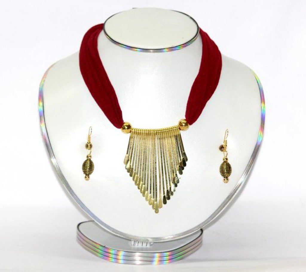 Ladies vintage style necklace set