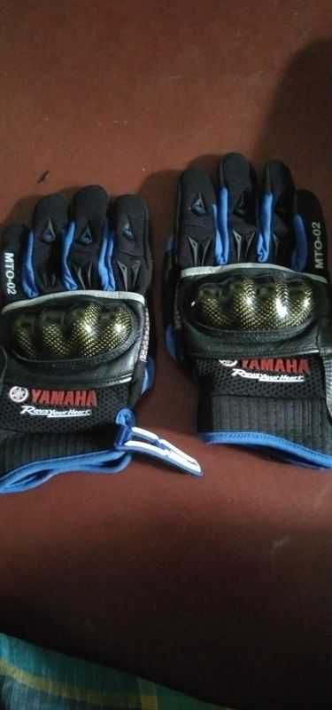 Yamaha glove