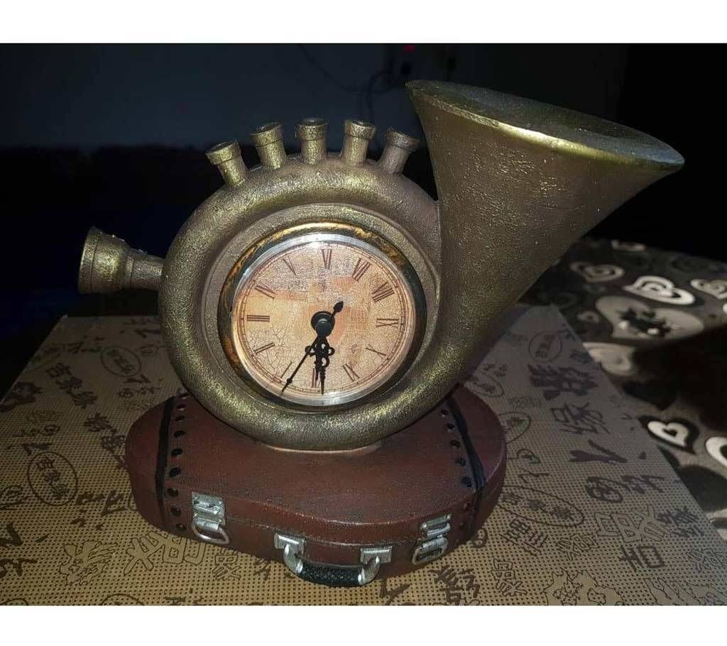 French horn Clock