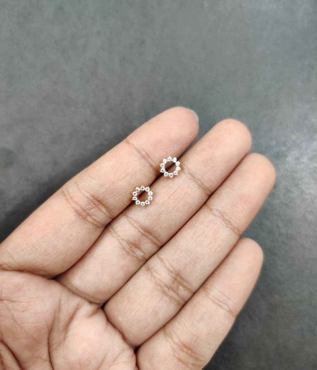 Dimond cut stone Ear Ring For Women And fashionable Girls, Stud Earrings , Golden Color Earings For Women, CD:Z0-1.
