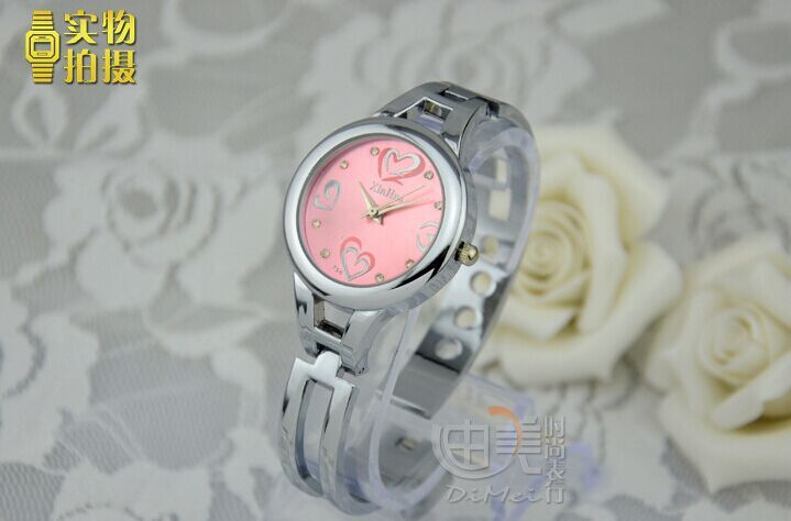 Fashion Brand Cuff Bracelet Watch Hot Sell Silvery Round Hearts Dial Quartz Steel Bracelet Bangle Watches for Women Dress Clocks