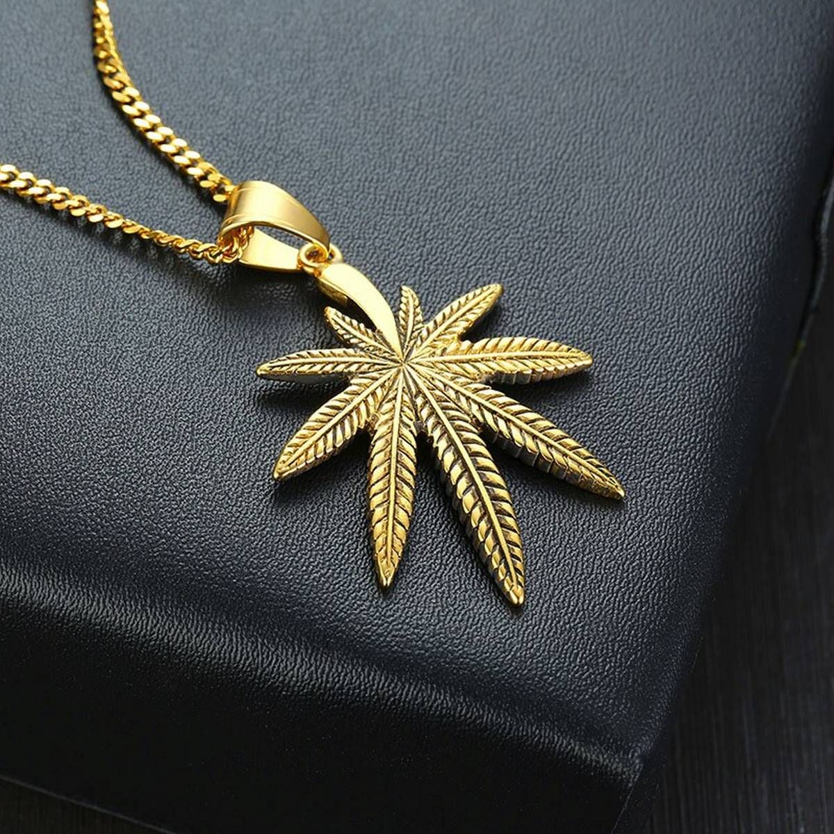 Vnox Vintage Leaf Pendant for Men Stainless Steel Necklaces Maple Texture Accessory with 24" Chain(null)