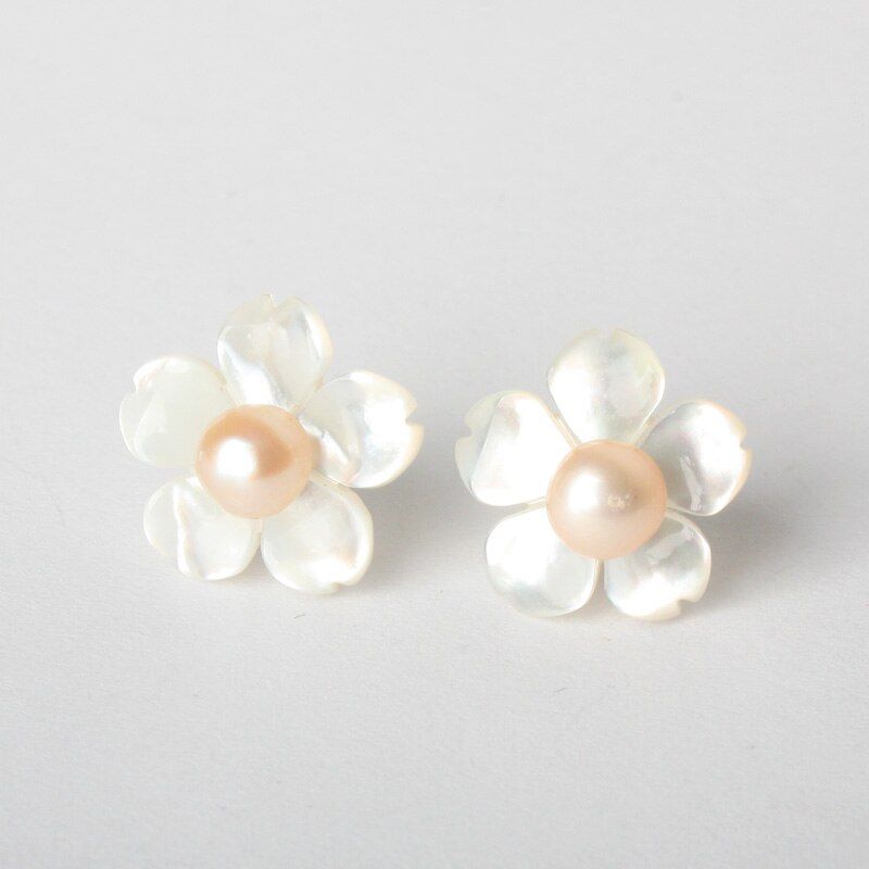 12x12MM Natural White And Pink Mother Pearl Shell  Flowers Stud Earrings  1 Pair