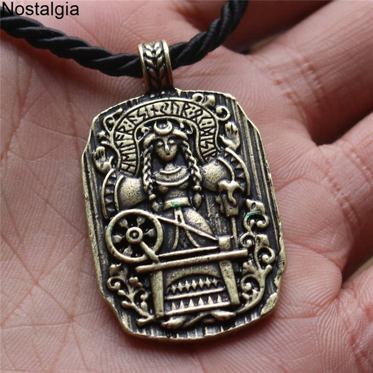 Goddess Of Fate Runic Runes Amulet Witch Compass Pendant Viking Necklace Wicca Witchcraft Womens Jewelry Accessories