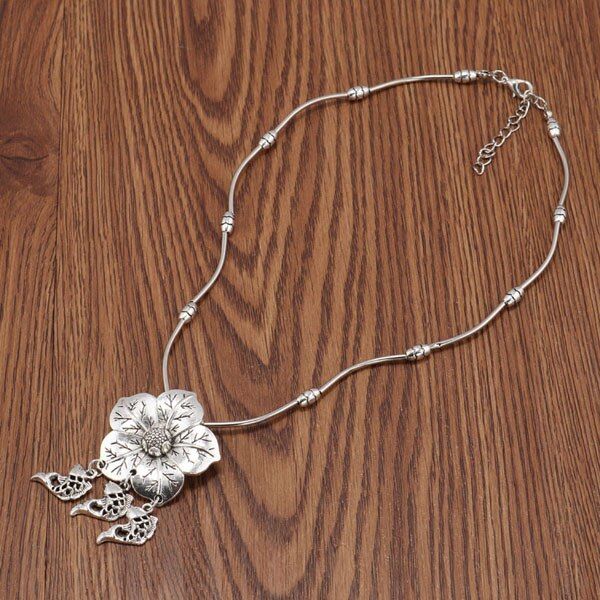 Tenande Boho Fishes Tassel Pendant Necklaces Turkish Silver Color Carved Leaves Flower Necklaces for Women Vintage Jewelry Gifts
