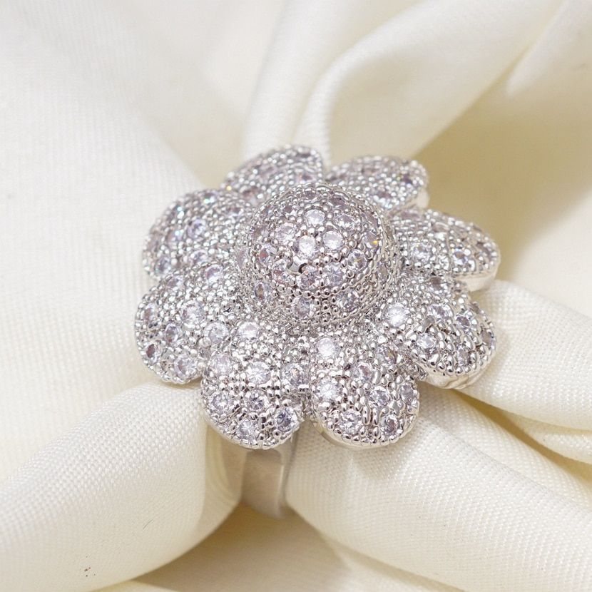 Party Banquet Big Rings for Women Lady Luxury White Gold Color Finger Rings Vintage Fashion Jewelry White gold Ring Mom Gift