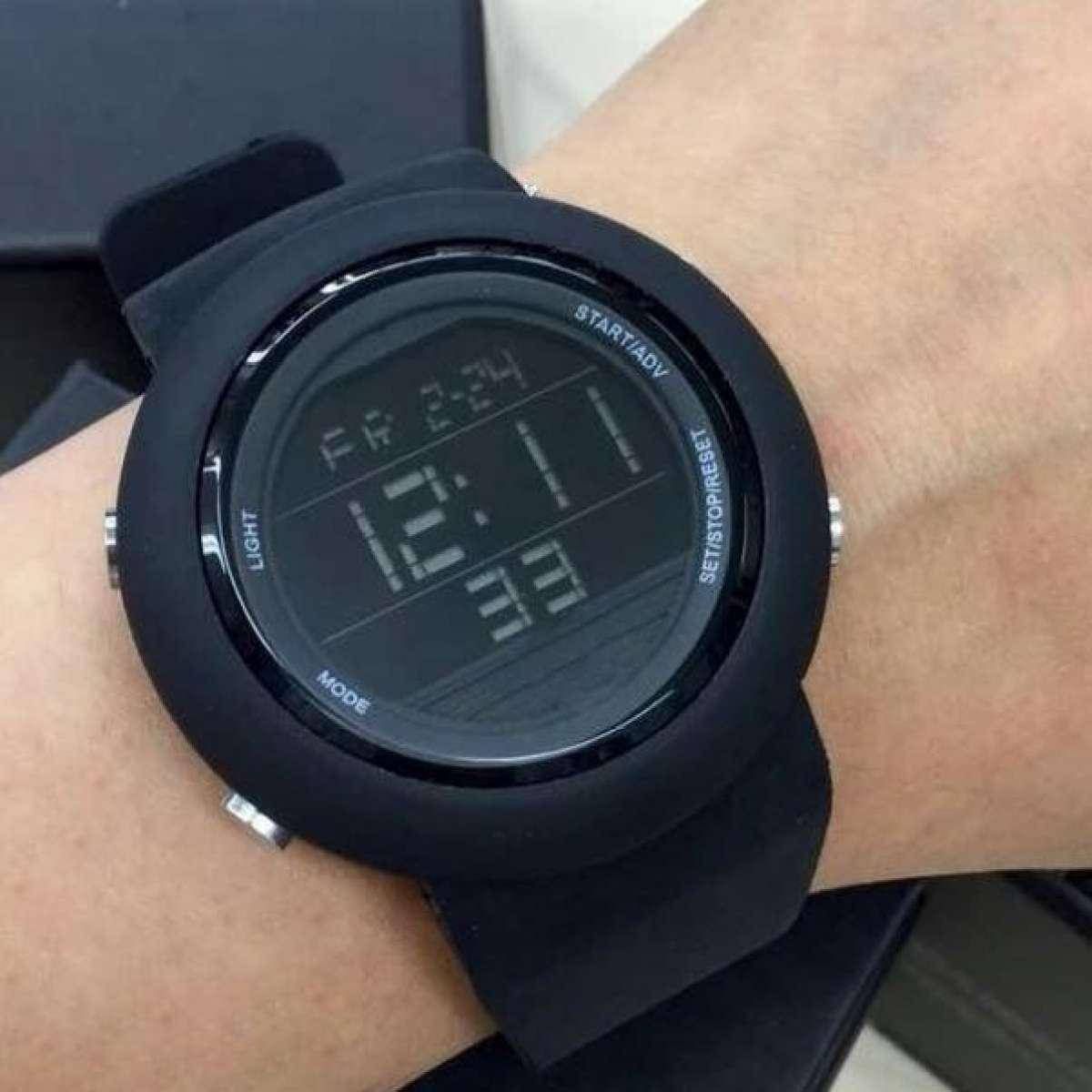 Waterproof Elegant Sportty Look Digital Men'S Watch With Rubber Belt
