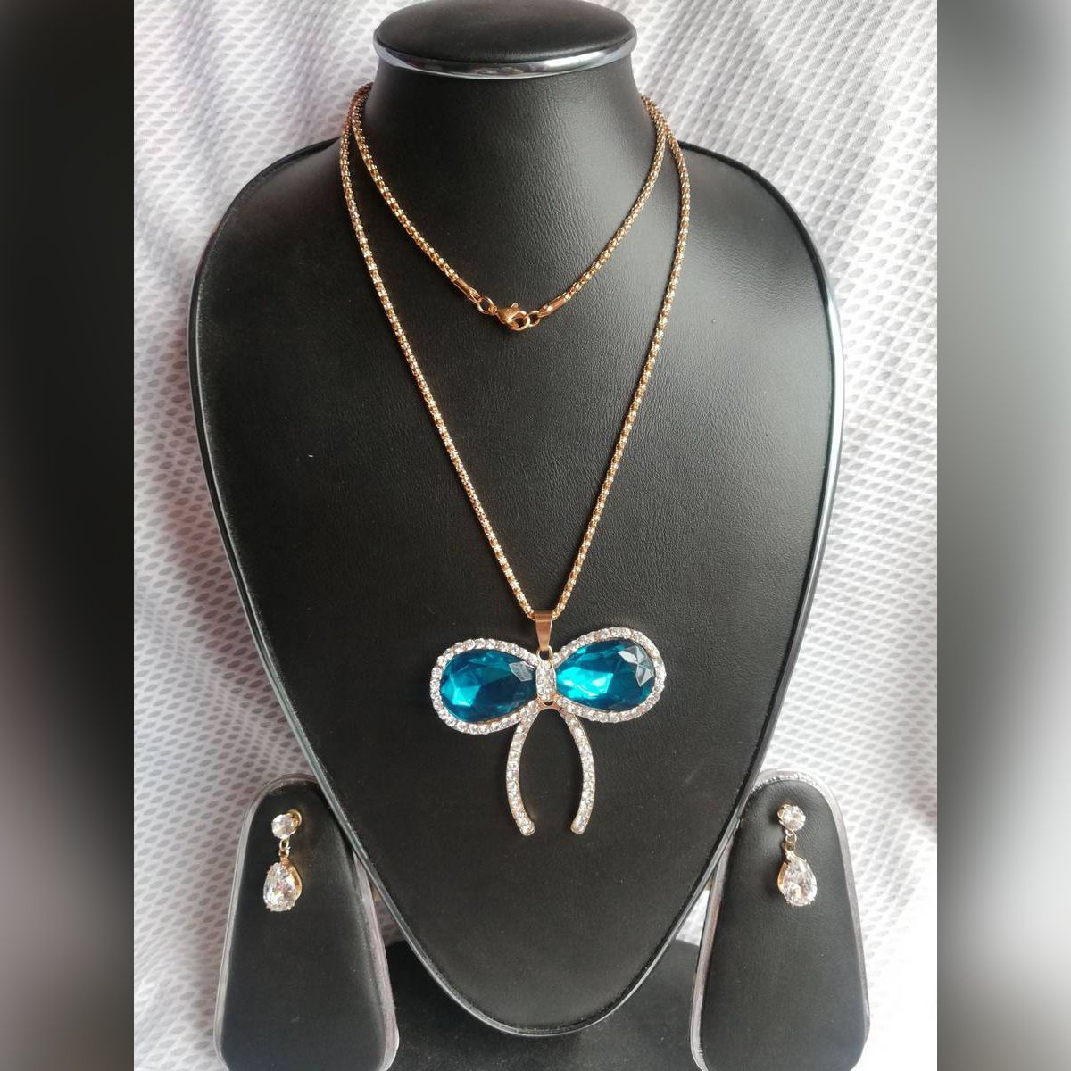 Blue diamond cut stone bow party necklace set