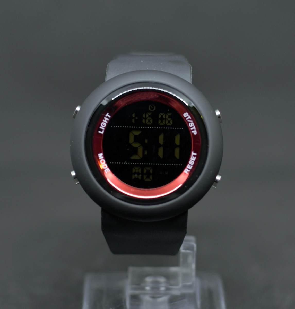 Waterproof Elegant Sporty Look Digital Men'S Watch With Rubber Belt(Null)