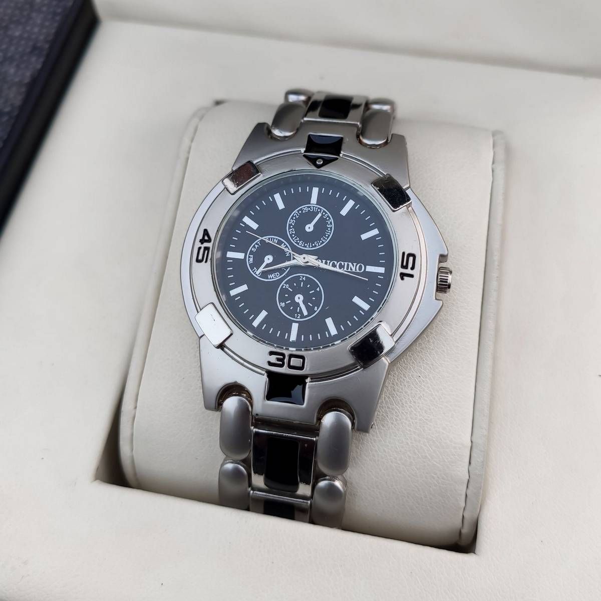 Gents wrist watch - black