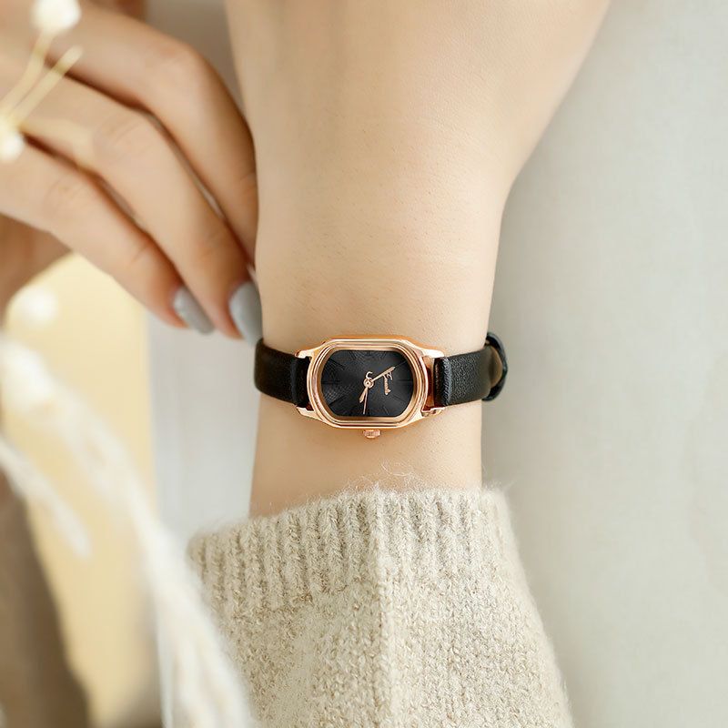 EAVANLIN New Women's Watch Retro Women's Simple Belt Ladies Watch Ins Wind Watch Women