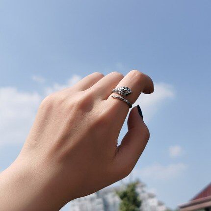 HUANZHI New Vintage Silver Colour Snake Wave Winding Rhinestone Zircon Adjustable Exaggeration Metal Rings for Women Party Gift