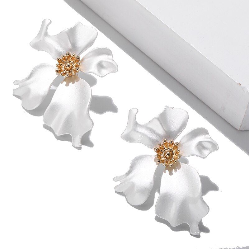 2019 New Korean Earrings Fresh And Lovely Fashion Exaggerated Metal Petals Women's Earrings Suitable For Winter Girls Jewelry