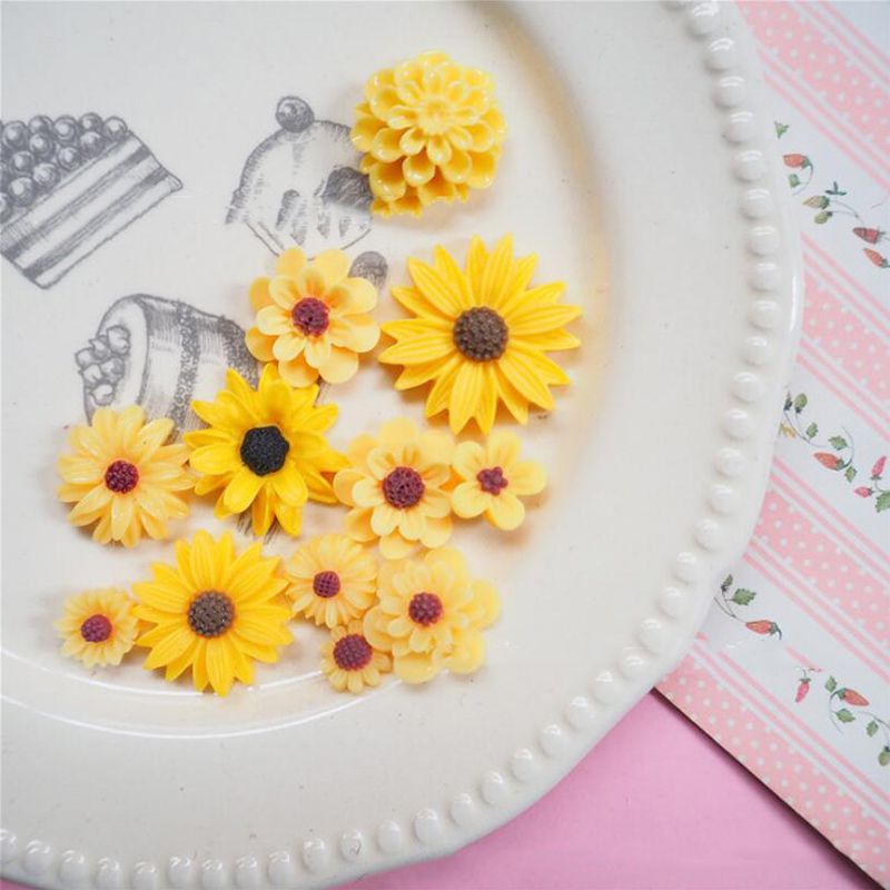 11x Daisy Resin Flatback Charms Cabochon DIY Scrapbooking Headwear Decor Craft