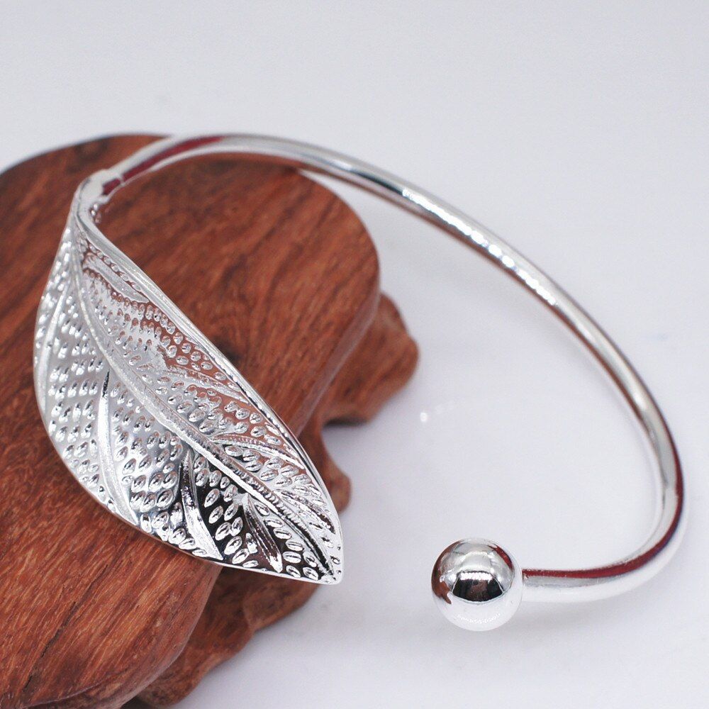 Vintage Fashion Leaf Open Bangle Silver Plated Wrist Jewelry for Women Simple Shining Cuff Bracelet
