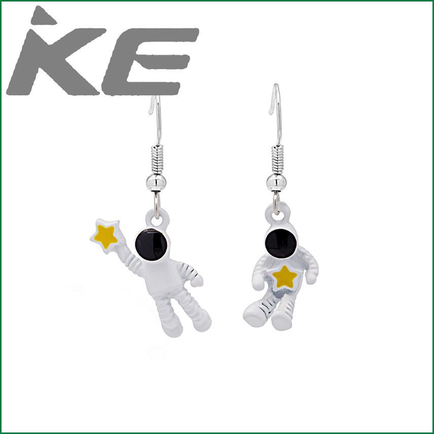 Fashion asymmetrical astronaut astronaut star-catching earrings creative temperament design earrings for gilrs for women low price