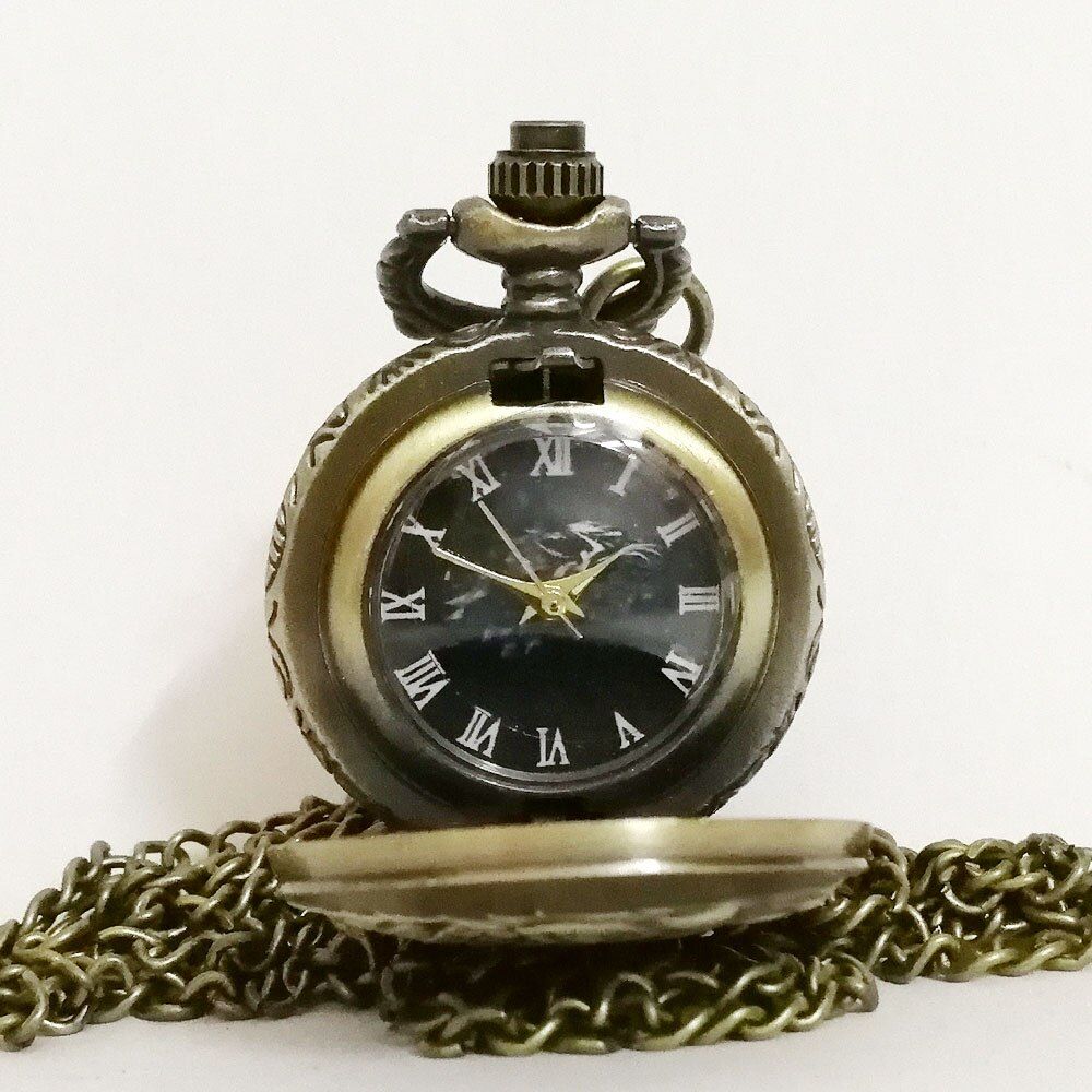 Silver Gray Winter is coming Winterfell:House Starks Family emblem Wolf Quartz Pocket Watch Analog Pendant Mens Womens Watches