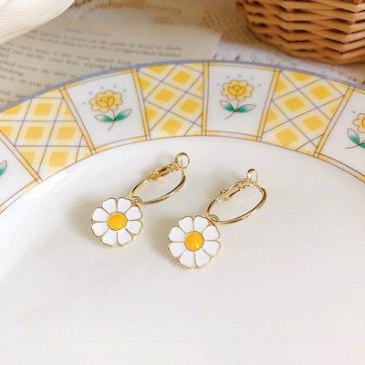 AOMU 2020 Hot Spring Summer Korea New Design Small Daisy Metal Rings For Women Girls Party Jewelry Party Gifts