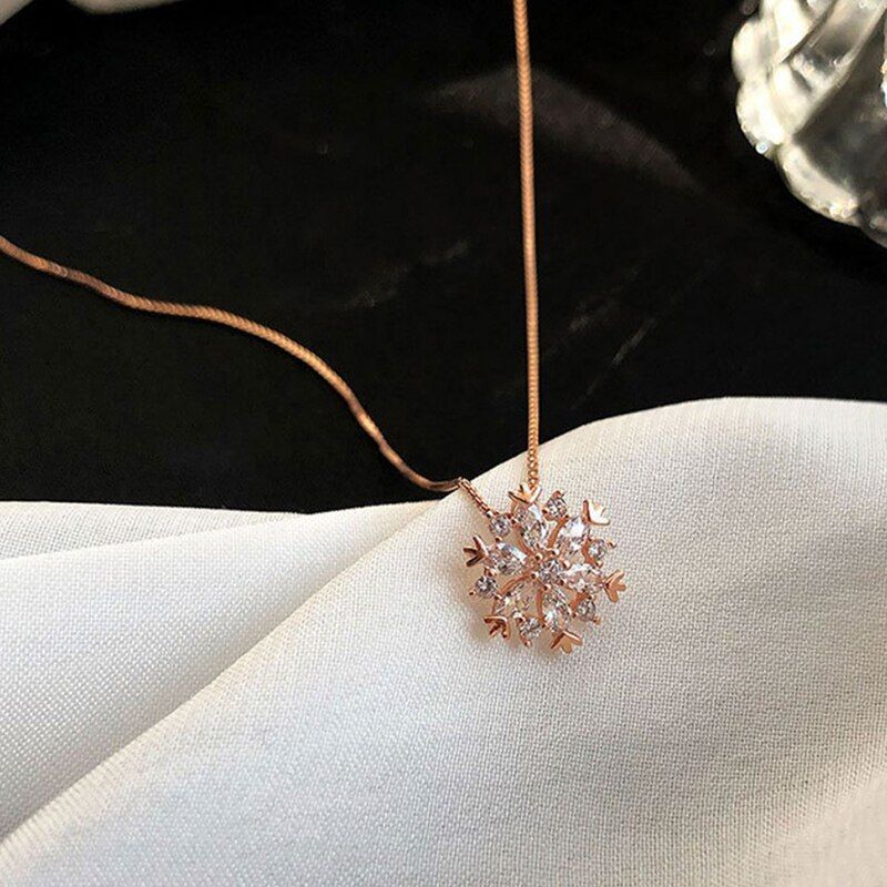 Trendy Korean Style Flower Chain Choker Necklace for Girls Simple Stylish Fashion New Collection - Snowflake Flower Pendant Necklace for Women Simple/ Necklaces for Girls New Collection
