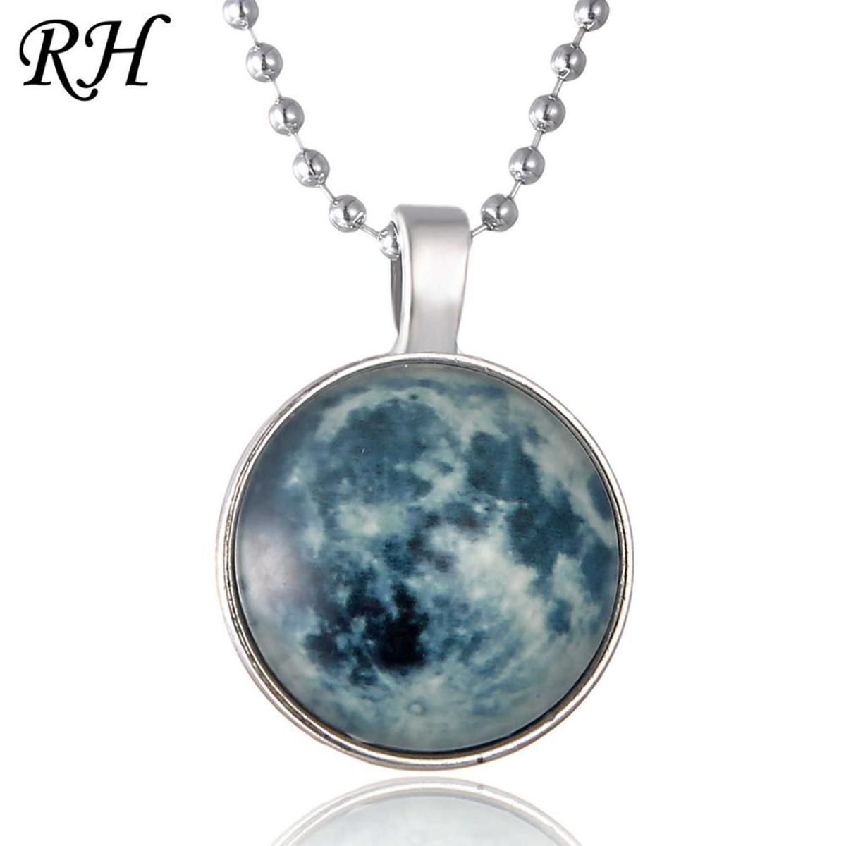 Vintage Long Moon Glow In The Dark Necklace Glow Moon Necklace For Women Jewelry Cabochons lunar Pendant Fluorescence Light
